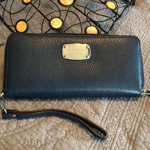 Michael Kors Wallet/Wristlet